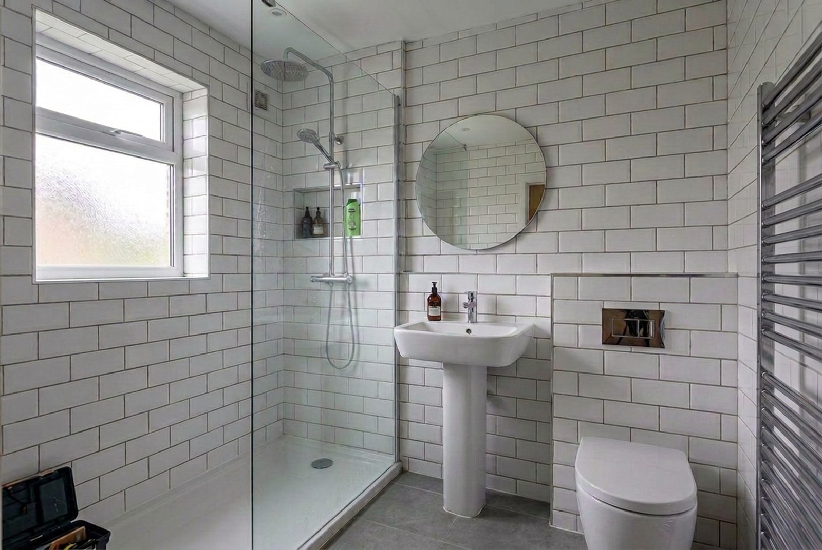 Walk-in shower room